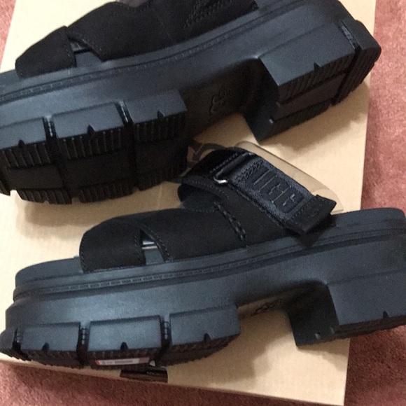 UGG brand new shoes with Velcro black - Picture 7 of 17